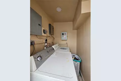 4596 E 8th Ct, Hialeah, FL 33013 - Photo 26