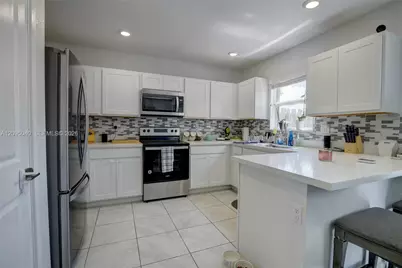 565 NE 5th Pl, Florida City, FL 33034 - Photo 8
