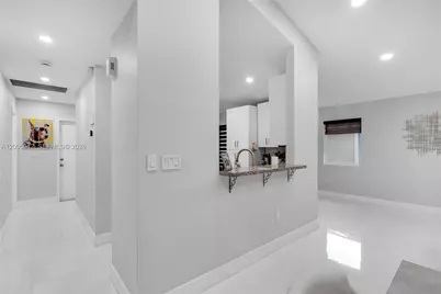 11817 SW 7th St, Pembroke Pines, FL 33025 - Photo 10