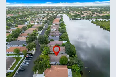 11817 SW 7th St, Pembroke Pines, FL 33025 - Photo 30