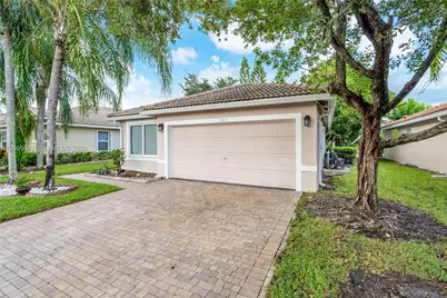 11817 SW 7th St, Pembroke Pines, FL 33025 - Photo 2