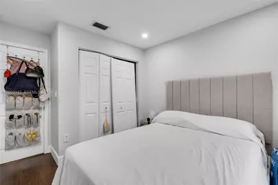 11817 SW 7th St, Pembroke Pines, FL 33025 - Photo 18