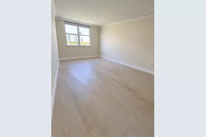 500 W Bayview Dr #621, Sunny Isles Beach, FL 33160 - Photo 2
