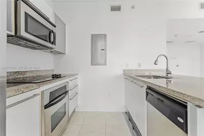 185 SW 7th St #3600, Miami, FL 33130 - Photo 10