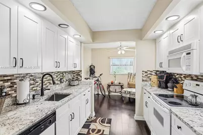 13800 SW 5th Ct #301M, Pembroke Pines, FL 33027 - Photo 16