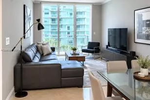 31 SE 5th St, Miami, FL 33131 - Photo 2