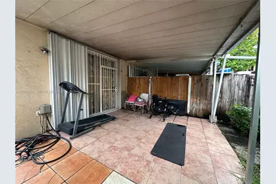 1103 W 39th Ter #20, Hialeah, FL 33012 - Photo 14