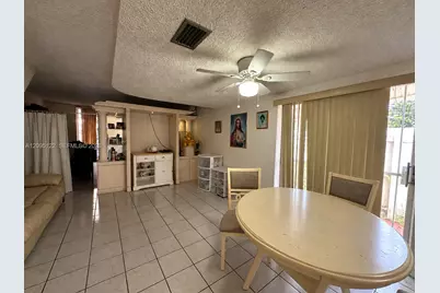 1103 W 39th Ter #20, Hialeah, FL 33012 - Photo 4