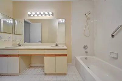 1043 SW 113th Ter, Pembroke Pines, FL 33025 - Photo 32