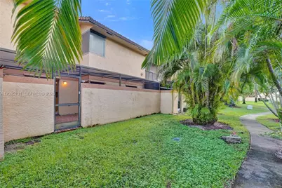 1043 SW 113th Ter, Pembroke Pines, FL 33025 - Photo 38