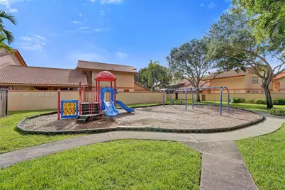 1043 SW 113th Ter, Pembroke Pines, FL 33025 - Photo 44
