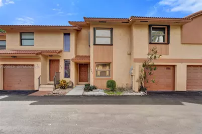 1043 SW 113th Ter, Pembroke Pines, FL 33025 - Photo 1