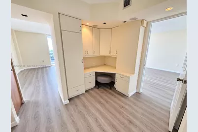 20515 E Country Club Dr #1044, Aventura, FL 33180 - Photo 10