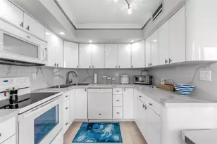 6423 Collins Ave, Miami Beach, FL 33141 - Photo 10