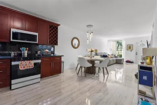 1655 NE 115th St, Miami, FL 33181 - Photo 2