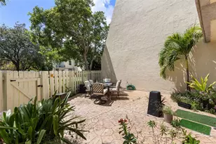 1655 NE 115th St, Miami, FL 33181 - Photo 4