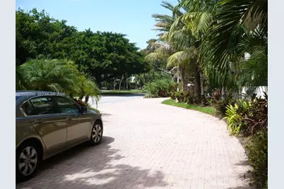 1800 Sans Souci Blvd #316, North Miami, FL 33181 - Photo 4