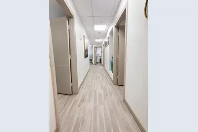400 W 41st St #412, Miami Beach, FL 33140 - Photo 4