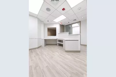 400 W 41st St #412, Miami Beach, FL 33140 - Photo 2