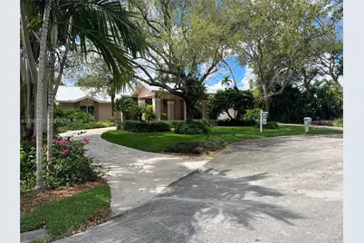 18032 SW 82nd Ct, Palmetto Bay, FL 33157 - Photo 2