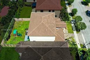 122 NE 27th Ave, Homestead, FL 33033 - Photo 8