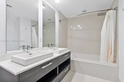 45 SW 9th St #1005, Miami, FL 33130 - Photo 18