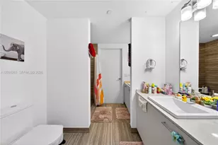1010 Brickell Ave, Miami, FL 33131 - Photo 24