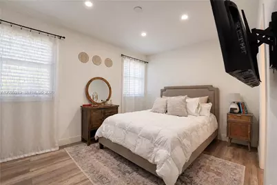 1046 NW 107th Ave, Pembroke Pines, FL 33026 - Photo 10