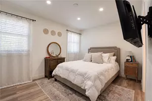 1046 NW 107th Ave, Pembroke Pines, FL 33026 - Photo 10