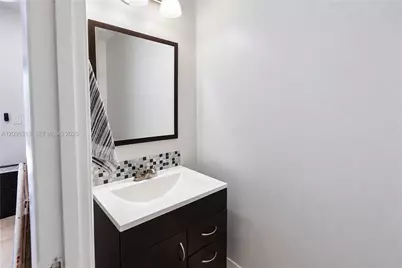 1046 NW 107th Ave, Pembroke Pines, FL 33026 - Photo 6