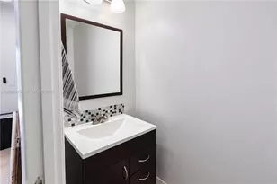 1046 NW 107th Ave, Pembroke Pines, FL 33026 - Photo 6