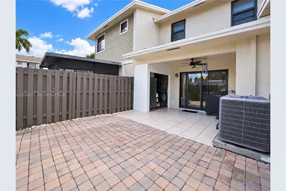 1046 NW 107th Ave, Pembroke Pines, FL 33026 - Photo 20