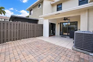 1046 NW 107th Ave, Pembroke Pines, FL 33026 - Photo 20