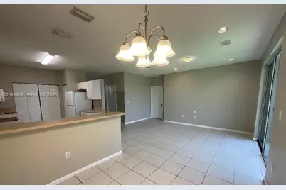 11867 SW 7th St, Pembroke Pines, FL 33025 - Photo 4