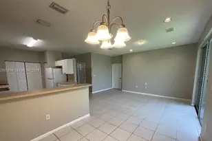 11867 SW 7th St, Pembroke Pines, FL 33025 - Photo 4