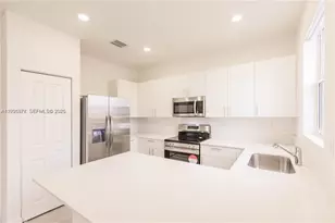 2519 SE 29th St, Homestead, FL 33035 - Photo 2