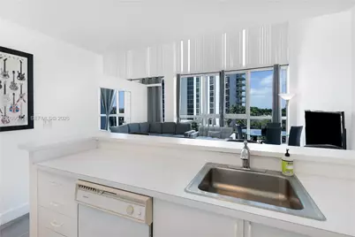 5445 Collins Ave #BAY12, Miami Beach, FL 33140 - Photo 4