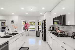 8441 NW 163rd Terrace, Miami Lakes, FL 33016 - Photo 12