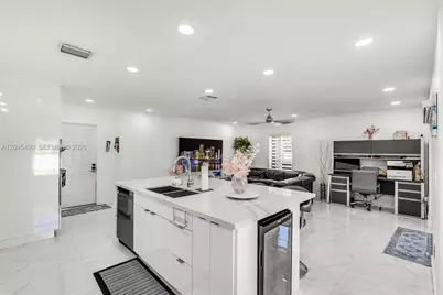 8441 NW 163rd Ter, Miami Lakes, FL 33016 - Photo 14