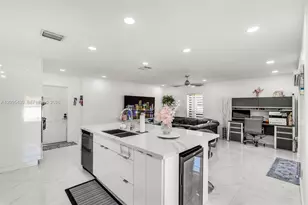 8441 NW 163rd Terrace, Miami Lakes, FL 33016 - Photo 14