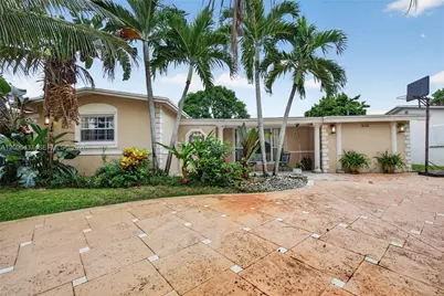 8508 Long Acre Dr, Miramar, FL 33025 - Photo 2