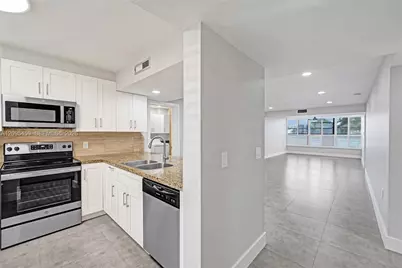 1522 Whitehall Dr #106, Davie, FL 33324 - Photo 4