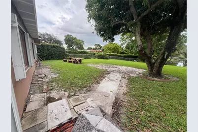 6531 W 8th Ave, Hialeah, FL 33012 - Photo 12