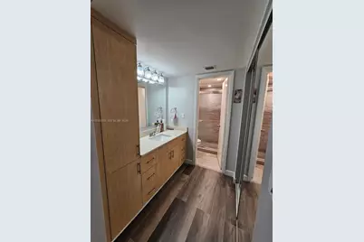 1000 Colony Point Cir #522, Pembroke Pines, FL 33026 - Photo 6