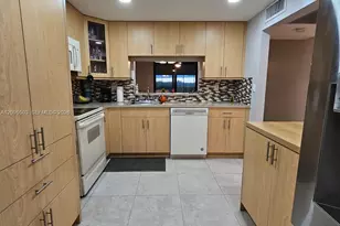 1000 Colony Point Cir, Pembroke Pines, FL 33026 - Photo 1