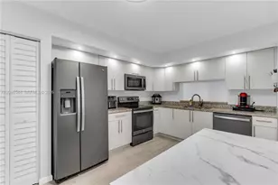 12500 SW 5th Ct, Pembroke Pines, FL 33027 - Photo 8
