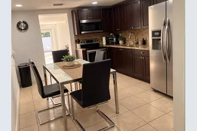 2451 NW 104th St, Miami, FL 33147 - Photo 6
