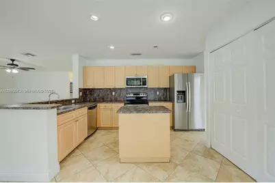 1127 SW 104th Way, Pembroke Pines, FL 33025 - Photo 14