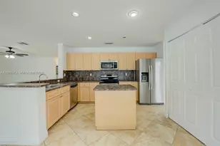 1127 SW 104th Way, Pembroke Pines, FL 33025 - Photo 14