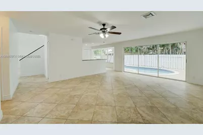 1127 SW 104th Way, Pembroke Pines, FL 33025 - Photo 10